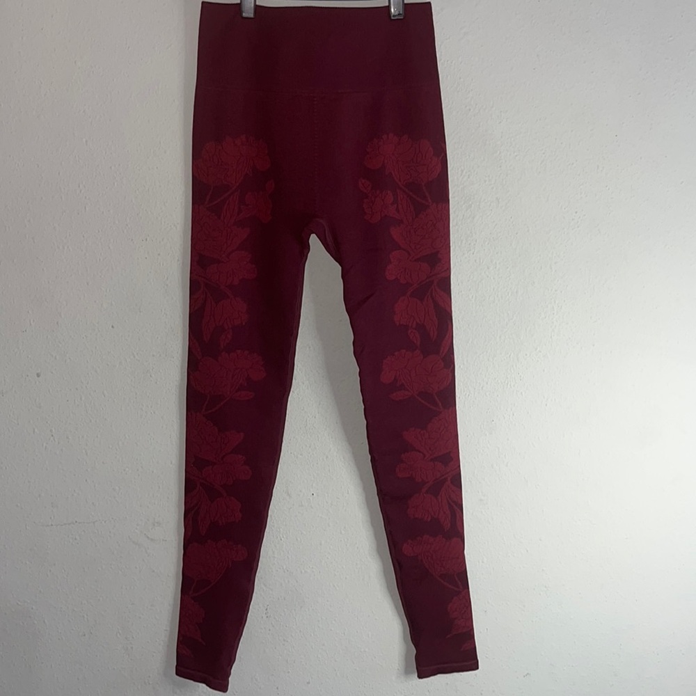 NWT Fabletics High-Waisted Seamless Floral Legging Wine Arroyo Red Small